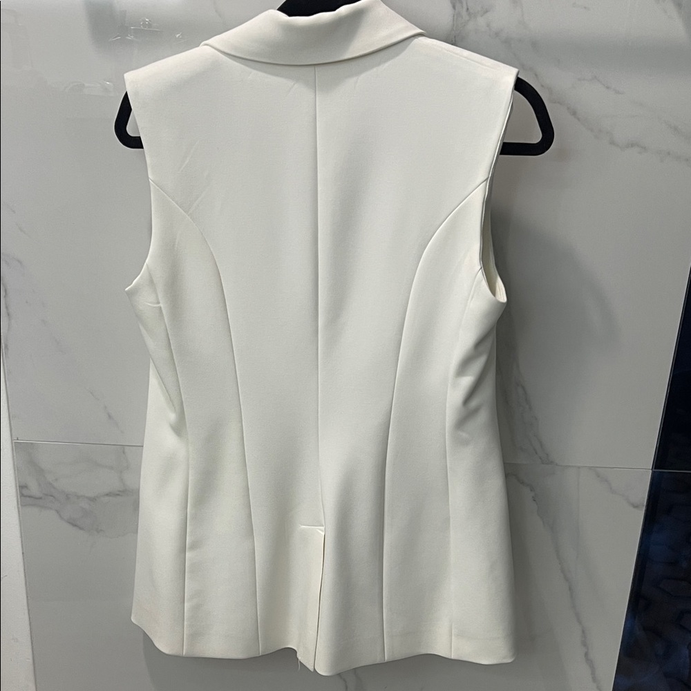 Express Ivory Sleeveless Vest - Picture 3 of 3